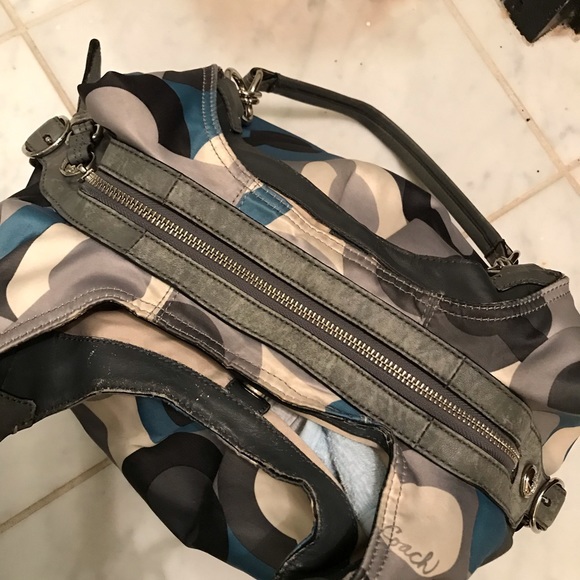 Coach - Picture 5 of 9